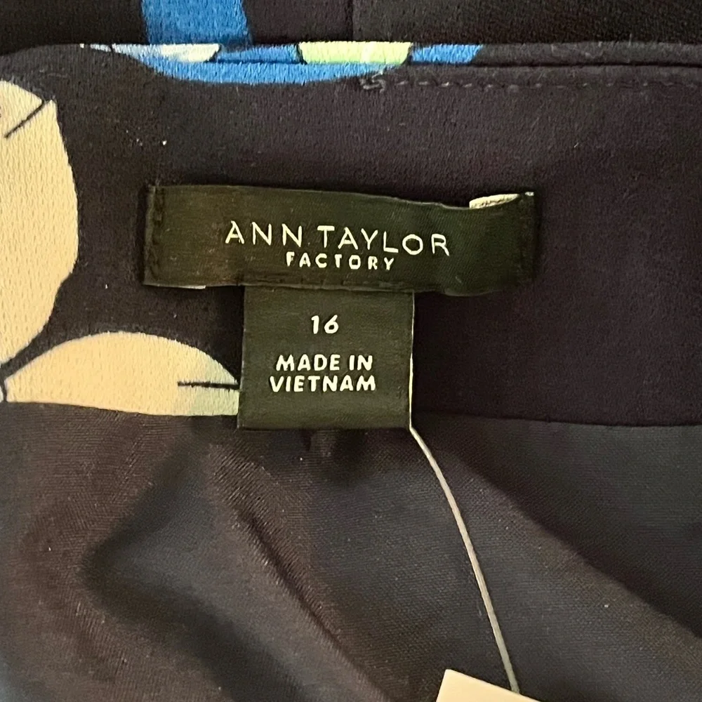 NEW Ann Taylor Factory Navy Blue Floral Straight Pencil Skirt Lined Size 16